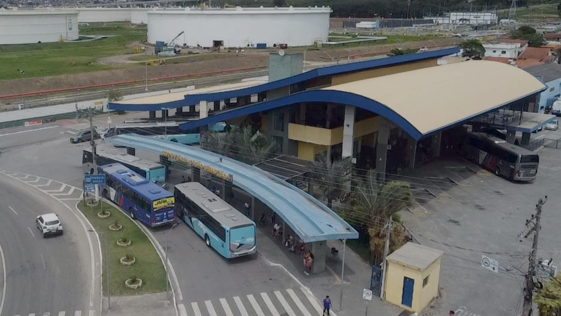 Após requerimento de Henriana, Rodoviária de São Sebastião recebe três painéis informativos