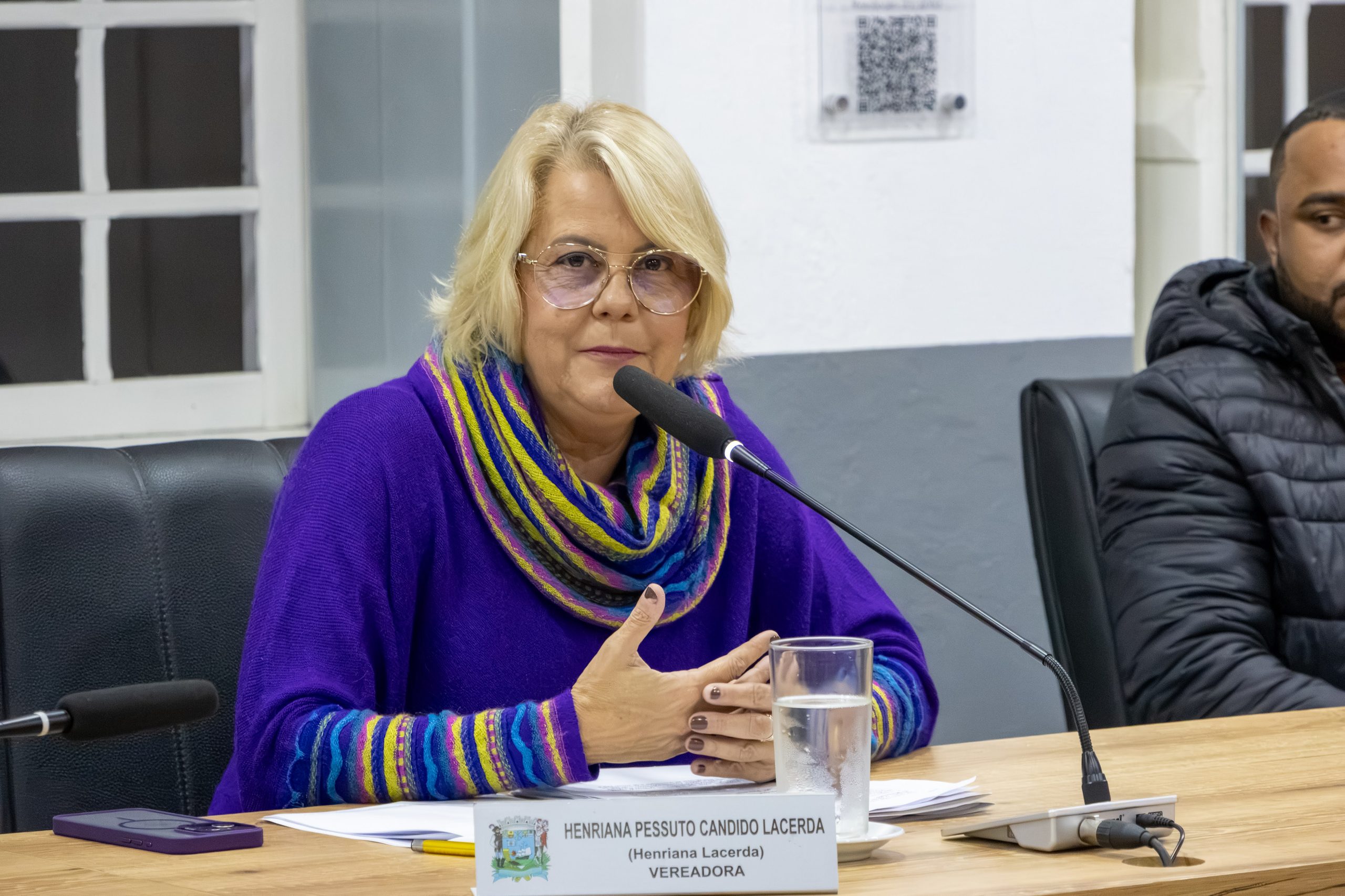 Henriana Lacerda cobra informações sobre notificar as concessionárias responsáveis pelos serviços públicos de energia elétrica, telefonia, televisão a cabo, internet e demais…